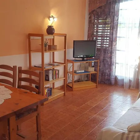 Ganze In Mit Moebliertem Balkon By Interhome Daire *